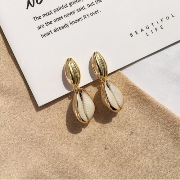 18K Gold Plated Sea Cowrie Shell Drop Earrings - Picture 6 of 7